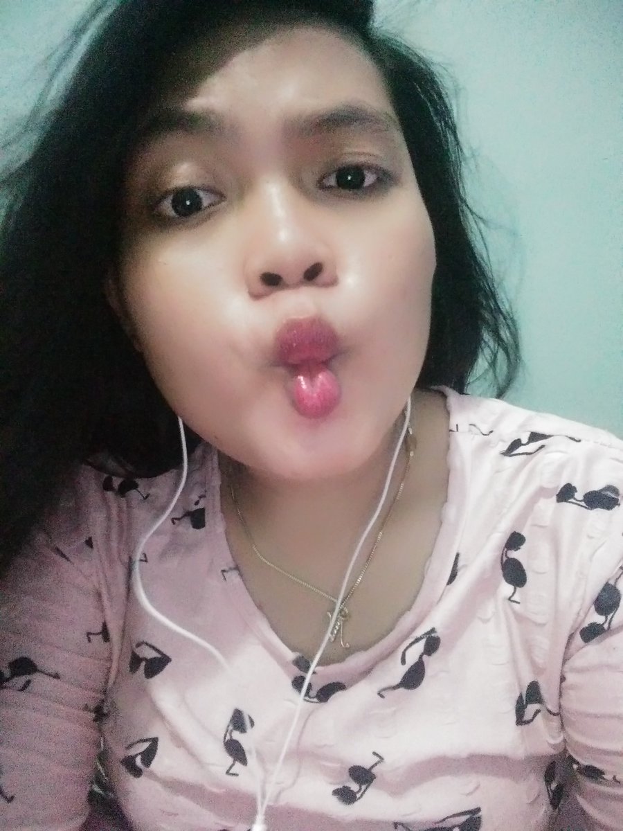 NurilLingling's tweet photo. Sisa semalam gak bisa Bobok 😀😁😇😂 https://t.co/o2evL2zfp5