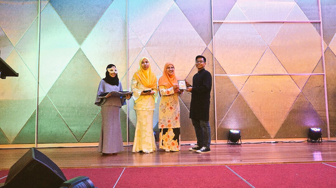 debatorators3's tweet photo. Dan tahniah jugak buat Aiman sbb berjaya jugak menjadi salah satu pendebat terbaik debat Bm di #Ascar2017 https://t.co/bNBKyNiUyN