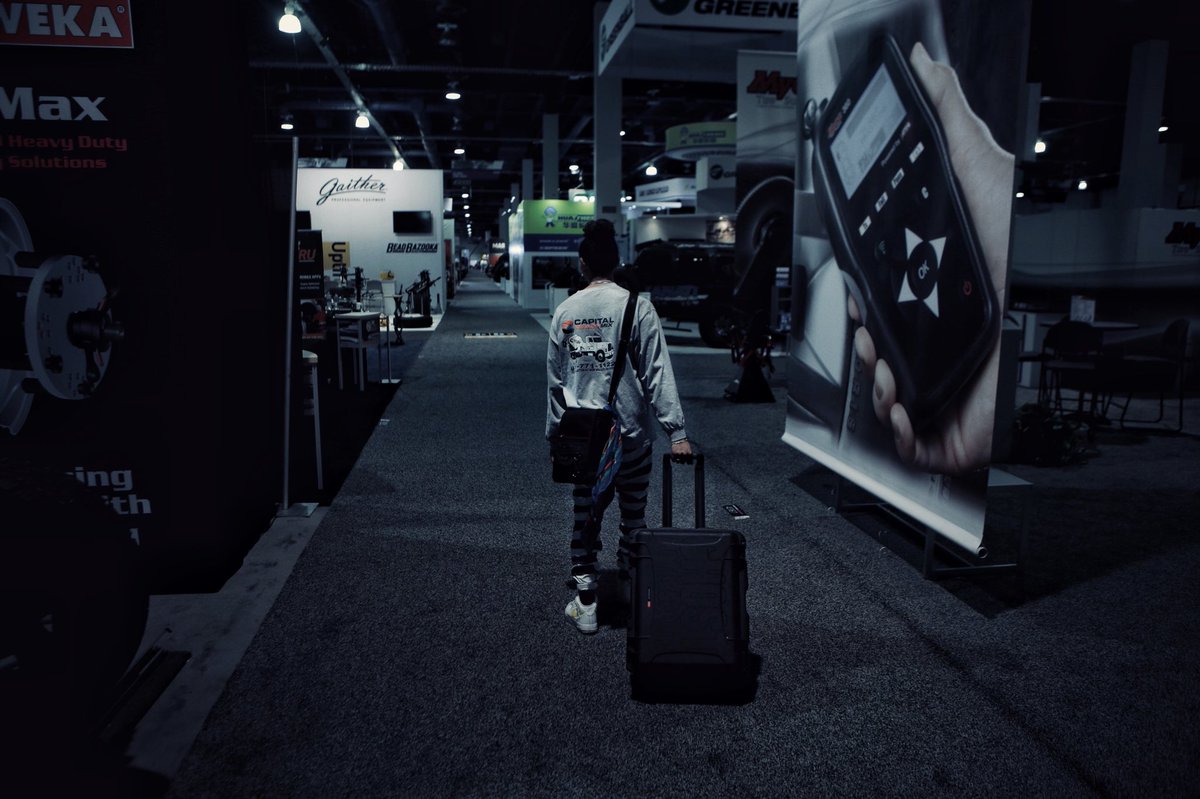 _Raub's tweet photo. Hop out shoot and get ghost in a Motorsport https://t.co/tkix5CGCNa