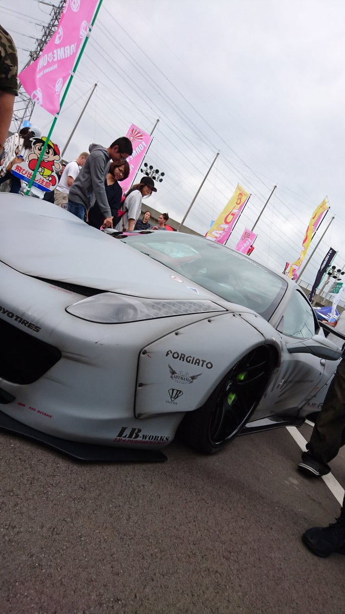 新里 レーシング على تويتر Liberty Walk スーパーカー 戦闘機仕様 フェラーリもランボルギーニもボディーに書かれてる文字は全てエアブラシで塗装 影もリアルに再現してとても戦闘機としての完成度が高い 世界のカスタムチーム マジでセンスある