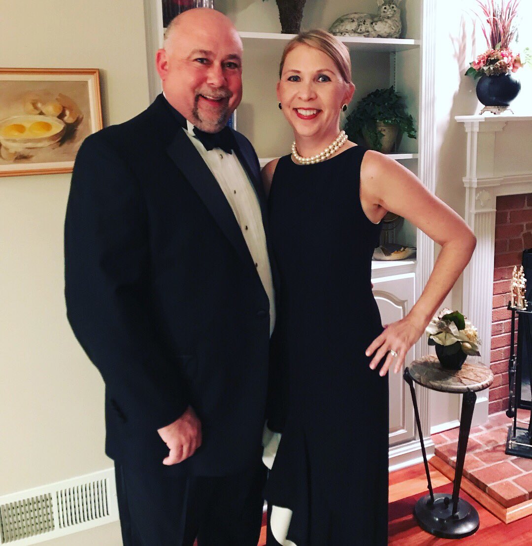 JenniferVido's tweet photo. Tonight’s #librarygala look thanks to @RenttheRunway @halston #renttherunway #halston #dress #gala #datenight #blacktie https://t.co/oTGsiRmKEO