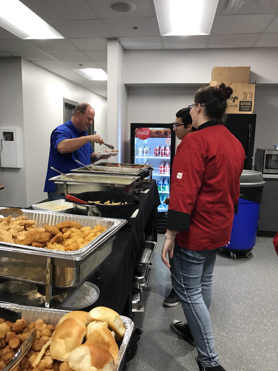 pamelakcarter's tweet photo. Press box bbq Yum yum. #sulsprhs #sshscte https://t.co/P2EvIUxnjg