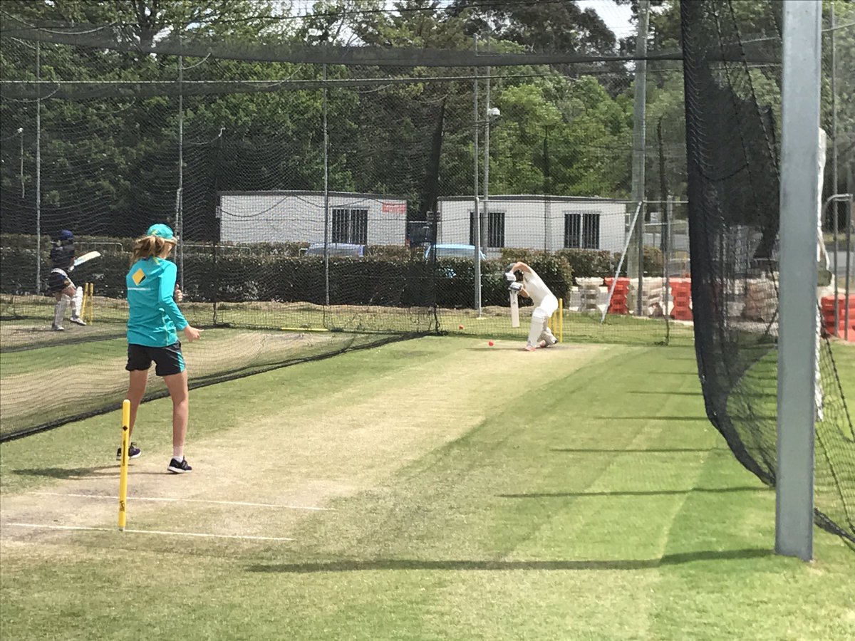 AusWomenCricket's tweet photo. Left-arm orthodox spinner Lauren Cheatle around the wicket to Ellyse Perry ๐ #WomensAshes #AUSvACT https://t.co/KKvNptfZvt