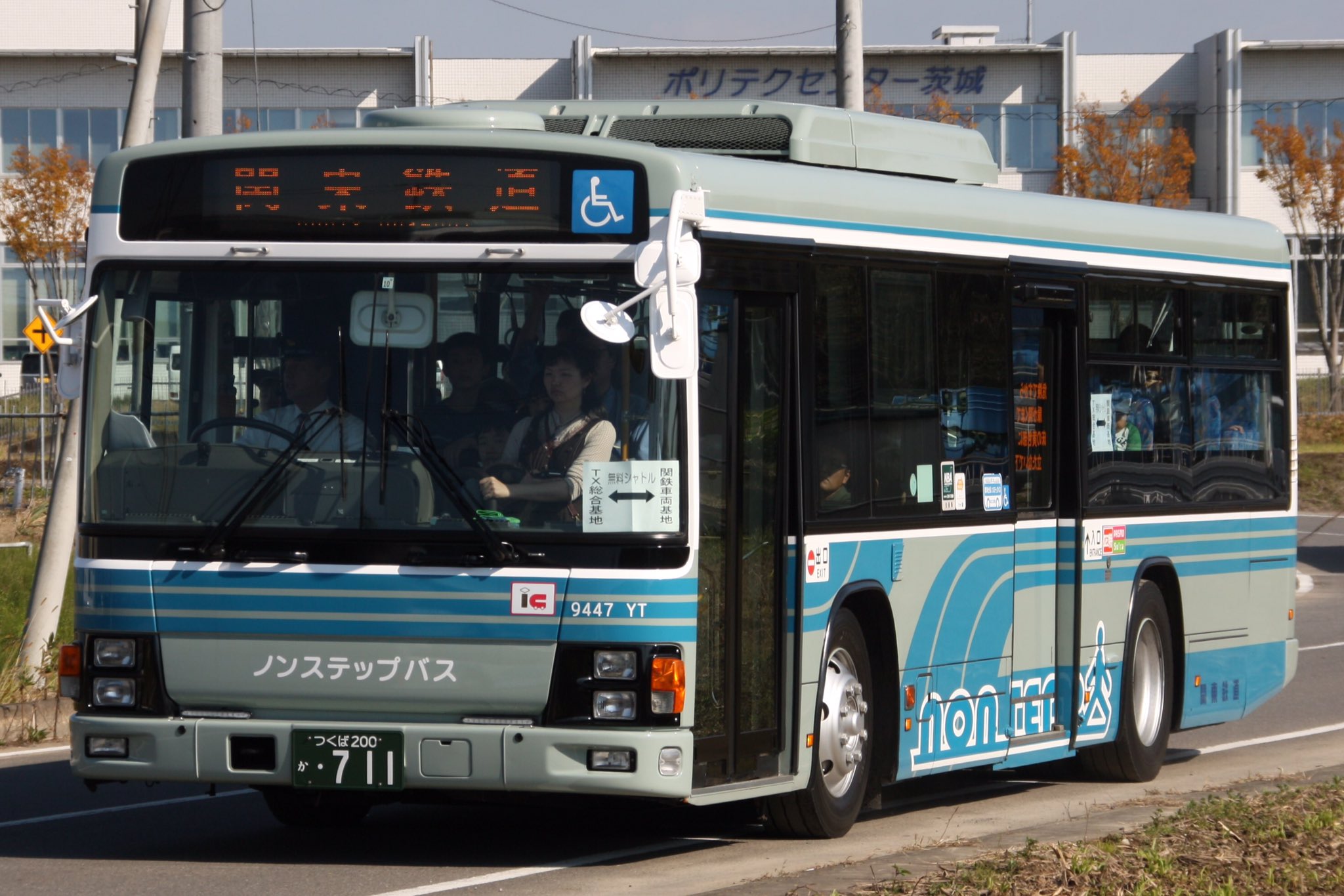 ジョバてつ 11 3 Tx 関鉄まつり 続いて 水海道駅 関鉄車両基地 関鉄車両基地 Tx車両基地 の無料バス こちらは例年通り関鉄バスでの運行で 多くの営業所のバスが応援に来ていました つくばエクスプレスまつり17 関東鉄道水海道車両基地公開