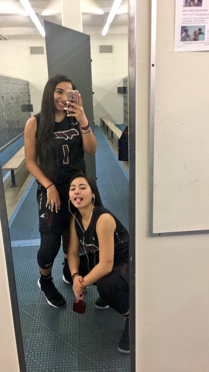 amandatorrez49's tweet photo. Sisters or gfs?🤔😂😜. #insider #FreshmeatSzn #SplashSis💘🏀 https://t.co/QXf0kfRp7x