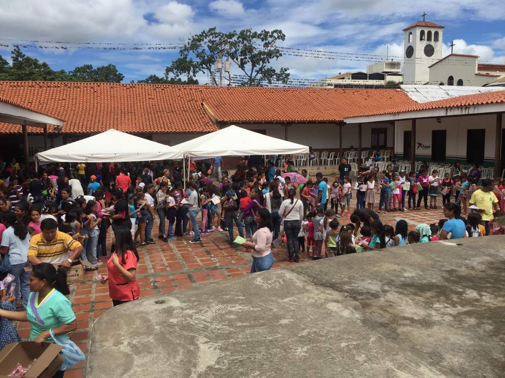 tatachavista's tweet photo. #Fotos | El comando @PiarZamora200  junto a la @FundacionLalaVE atendieron a más de 800 niños de #Upata  en una jornada integral de salud https://t.co/S4I0BMqf5A