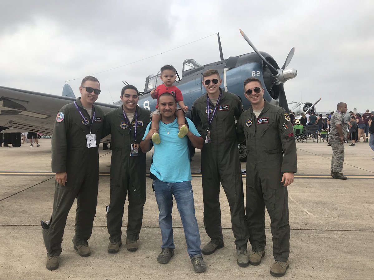 phaze_89's tweet photo. @JBSA_Official Had a blast at the #JBSAairshow glad we got to see all the cool &amp;, amazing Planes ✈️🚁 https://t.co/orNHldhUhG