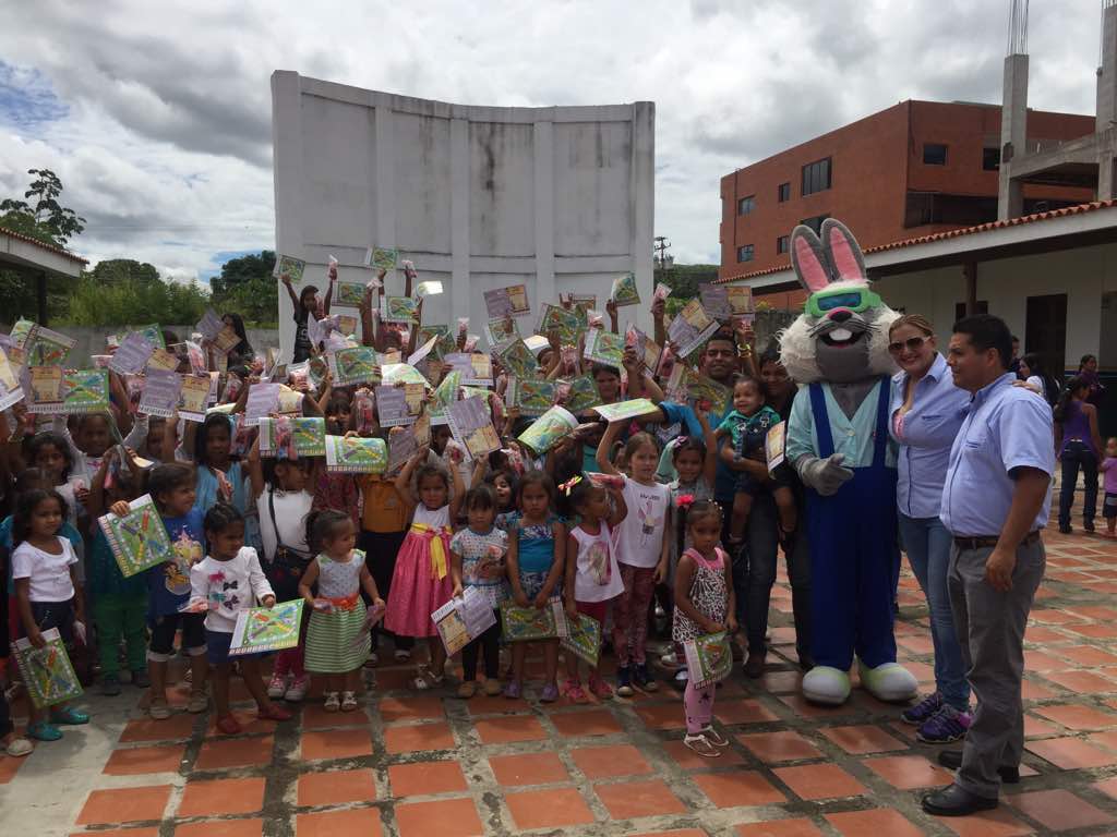 tatachavista's tweet photo. #Fotos | El comando @PiarZamora200  junto a la @FundacionLalaVE atendieron a más de 800 niños de #Upata  en una jornada integral de salud https://t.co/S4I0BMqf5A