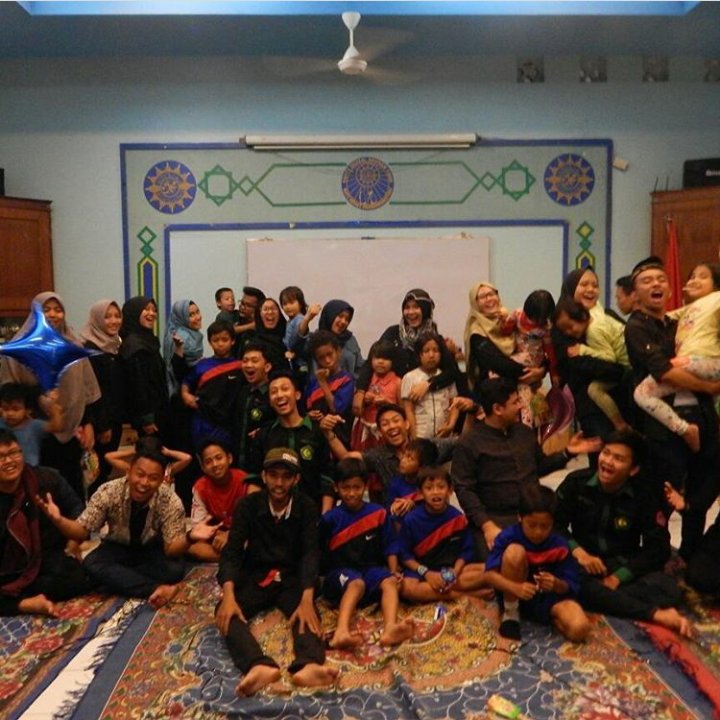 [TELAH DILAKSANAKAN]
Hipmi berbagi "Share happiness with LOVE" Sabtu 4 Nov di Panti Asuhan Anak Bayi Sehat jl. Purnawarman no.25