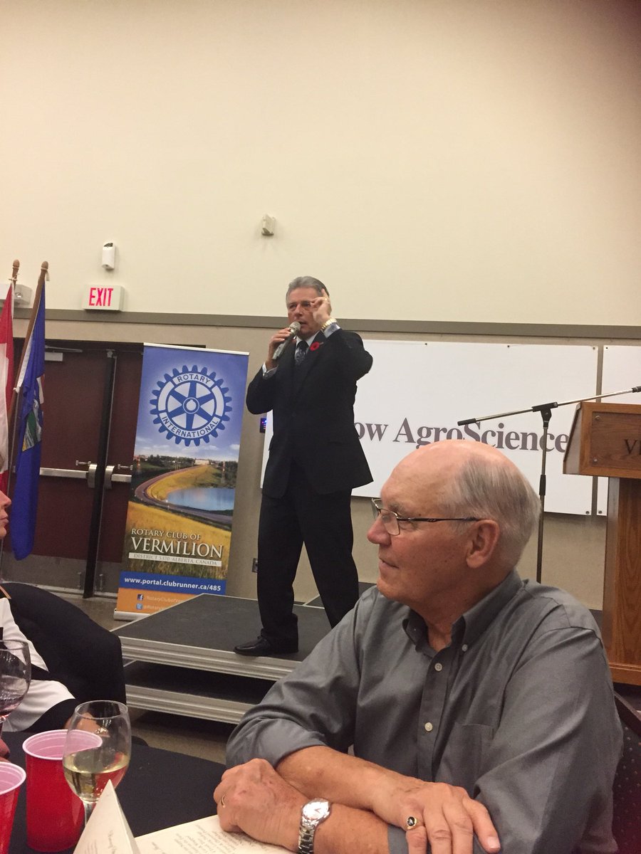 rhoman11's tweet photo. Live auction time! Great job by @HooperDanny exciting and hilarious for the incredible crowd here. https://t.co/BoxNdPQTu2