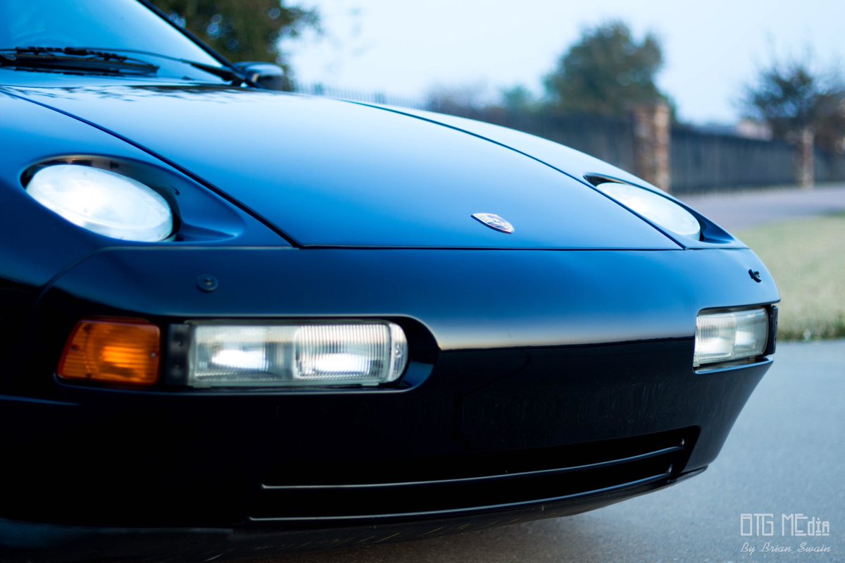 87 Porsche 928S 4