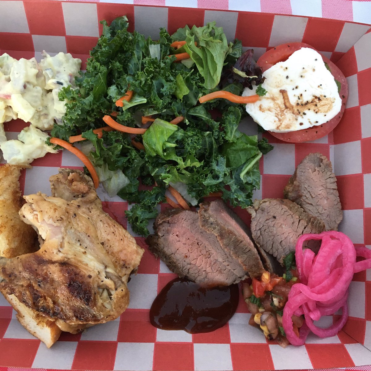 805foodie's tweet photo. #VCfarmday barbecue served up by Dearborn BBQ Catering, culinary students from @RioMesaUpdates , Pacifica HS ๐๐๐ฅ๐ช https://t.co/4Mwy4hPO95