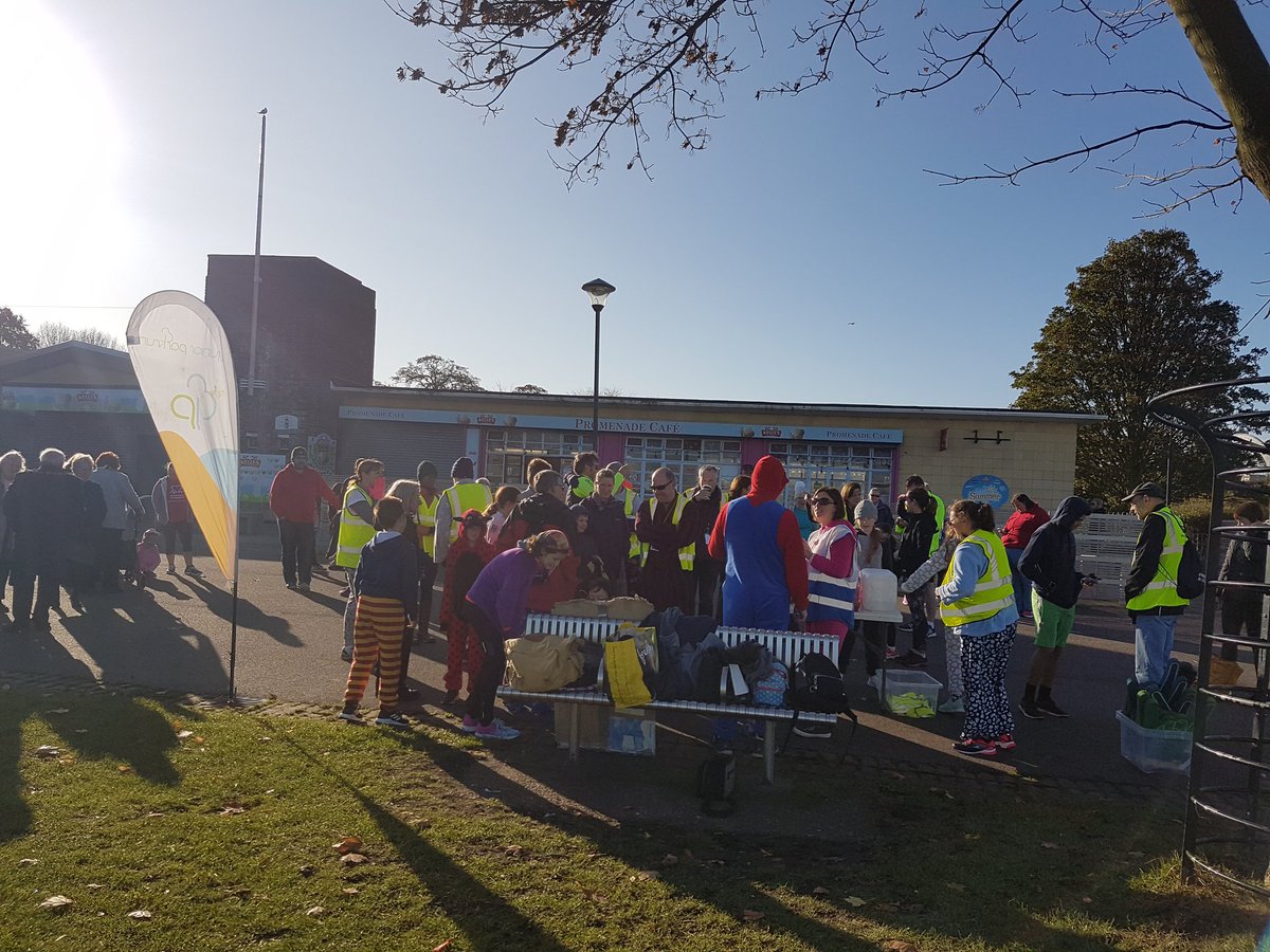 Gravesendjpr's tweet photo. What a difference a day makes! The sun came out for our birthday 🎈🎉🎈🎉🎈#loveparkrun #happybirthdaytous https://t.co/qftkUGUcmi