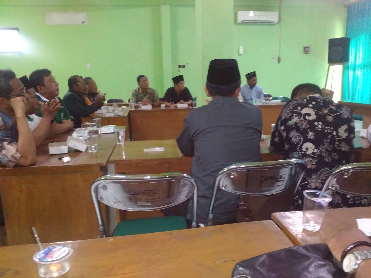 dpacpkbdryorejo's tweet photo. Rapat Koordinasi DPC &amp; Dpac PKB se kab.Gresik dalam Pemenangan GUS IPUL dlm PILGUB 2018 di Graha Gus Dur Jl. Kartini @DPCPKBGresik #GusIpul https://t.co/yHNmupv3oH