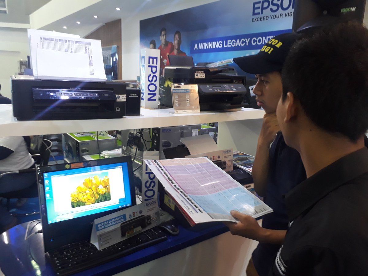 EpsonIndonesia's tweet photo. Jangan lewatkan hari terakhir kami di #Indocomtech2017 JCC Senayan. Silahkan datang langsung ke Hall A dan Assembly Hall (khusus B2B). https://t.co/7YtokhyabN
