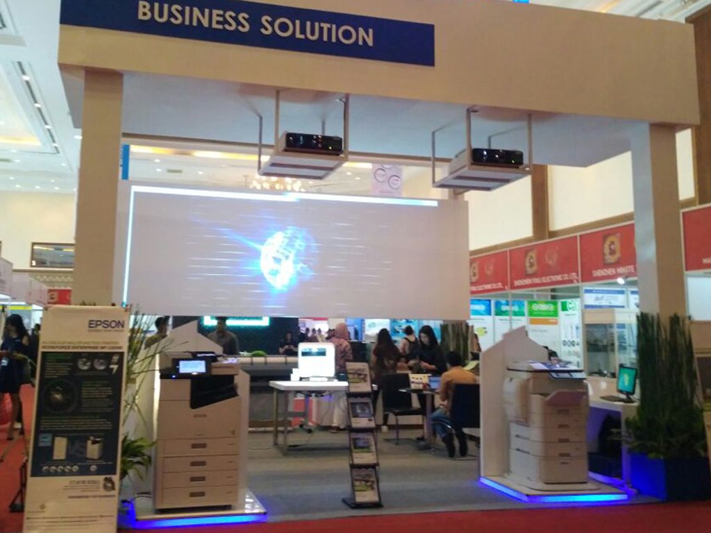 EpsonIndonesia's tweet photo. Jangan lewatkan hari terakhir kami di #Indocomtech2017 JCC Senayan. Silahkan datang langsung ke Hall A dan Assembly Hall (khusus B2B). https://t.co/7YtokhyabN