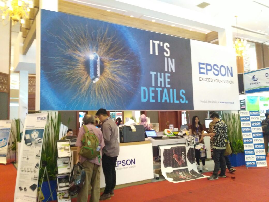 EpsonIndonesia's tweet photo. Jangan lewatkan hari terakhir kami di #Indocomtech2017 JCC Senayan. Silahkan datang langsung ke Hall A dan Assembly Hall (khusus B2B). https://t.co/7YtokhyabN