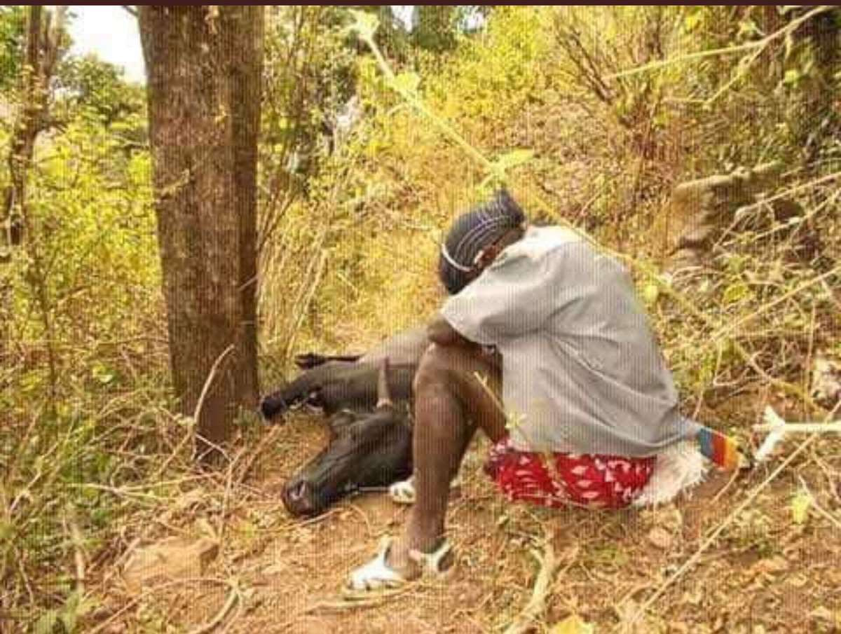 KenMijungu's tweet photo. The most powerful picture on the net today😒😒 https://t.co/M2YBemeF5x