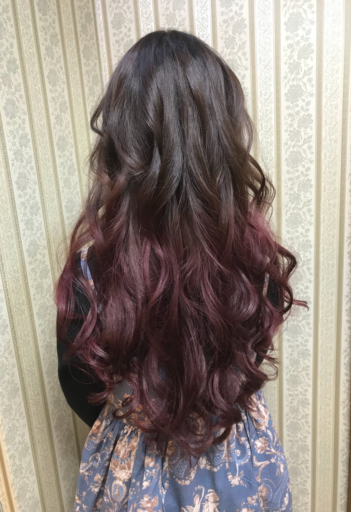 シャンテグラム Sur Twitter ヘアスタイル紹介 スーパーロングヘアーにダークブラウン ピンクブラウングラデーションカラー 中間 毛先はブリーチなしの退色したハイトーンなブラウンに甘い色味をプラスしました T Co Fmicd63opy Twitter