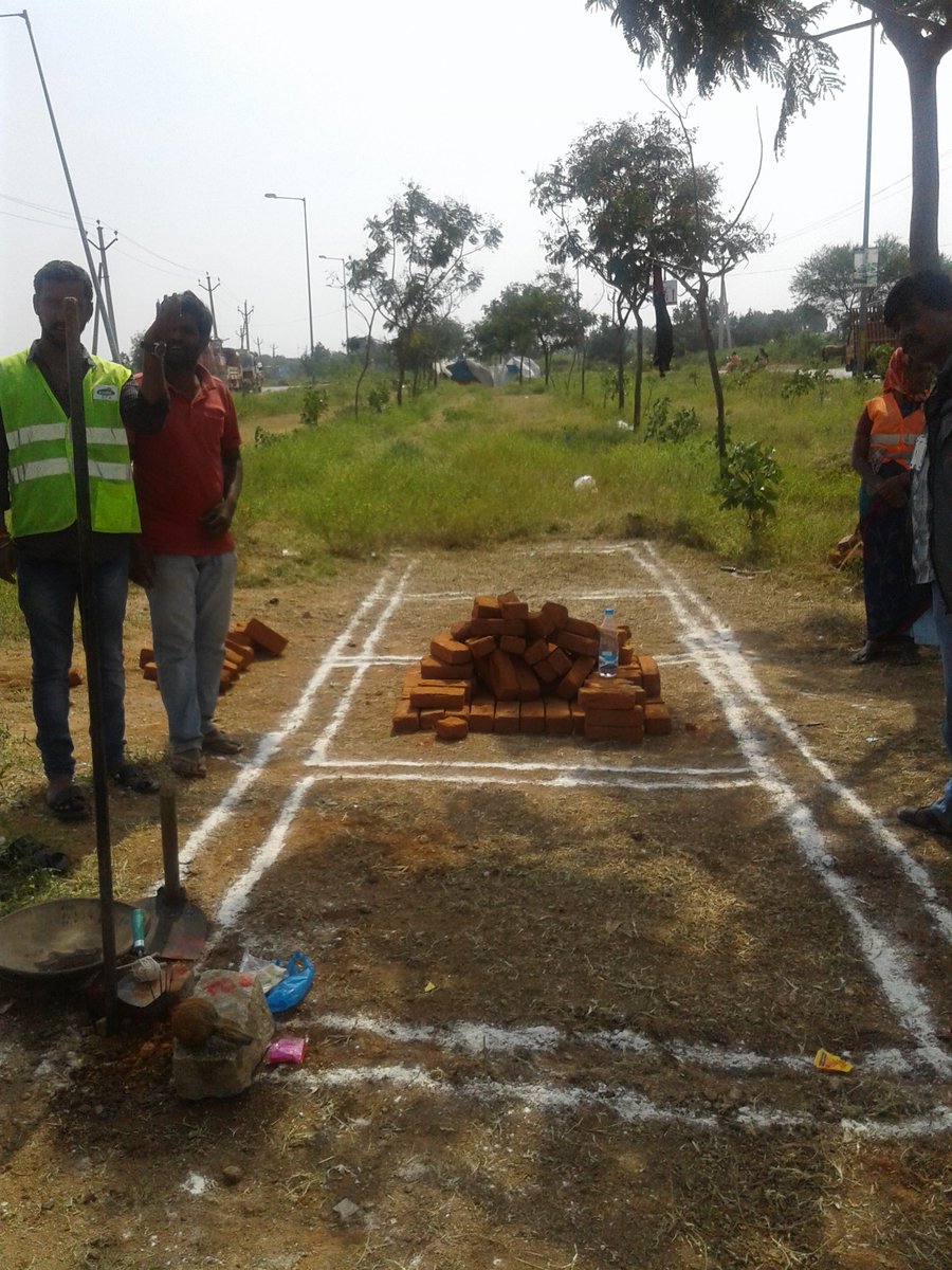 JennyWilliam_X's tweet photo. On site Compost pit work started at Vambay colony #Mailardevpally division by Sanitary inspector
#CompostBanao
#CompostApnao
#MyCleanIndia https://t.co/Lus81pbz5r