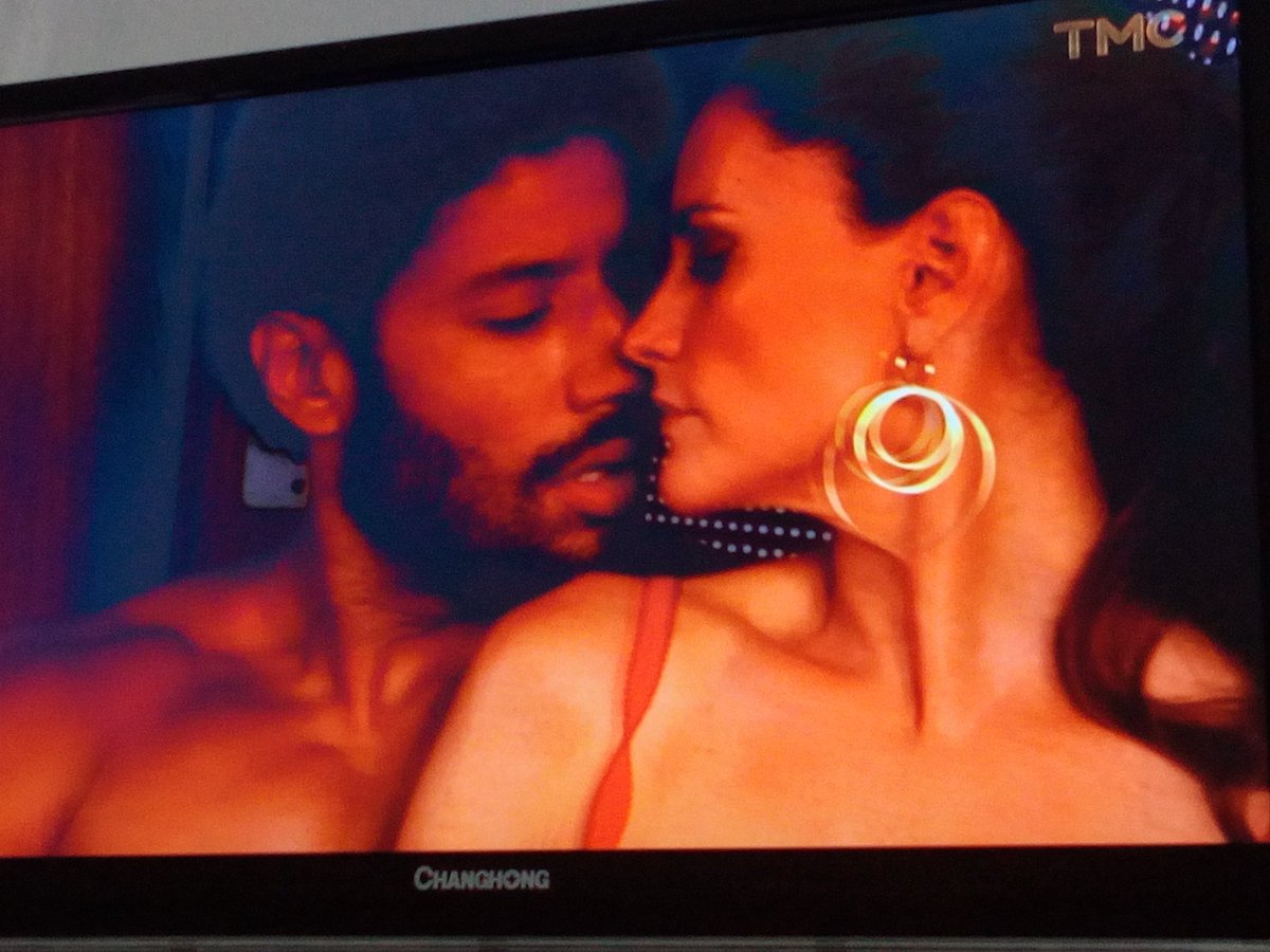 joelledray22's tweet photo. J'ai regardé le Replay faut te défendre avec ça mon @xavierdelarue #xababa Oh lala #LMDLA 😜😜😁😉 https://t.co/W0eOoF2Dp2