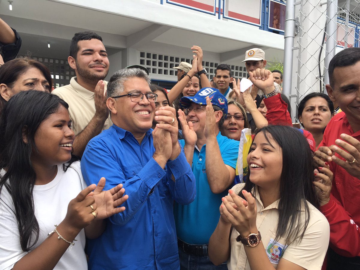 JauaMiranda's tweet image. VENEZUELA VANGUARDIA EDUCATIVA bit.ly/2zdAh0D El saber y el hacer son las principales herramientas para forjar una sociedad humana!