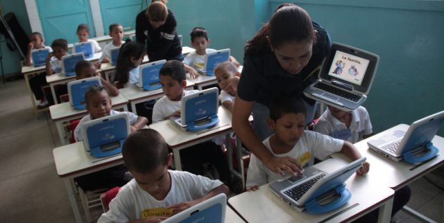 JauaMiranda's tweet image. VENEZUELA VANGUARDIA EDUCATIVA bit.ly/2zdAh0D El saber y el hacer son las principales herramientas para forjar una sociedad humana!