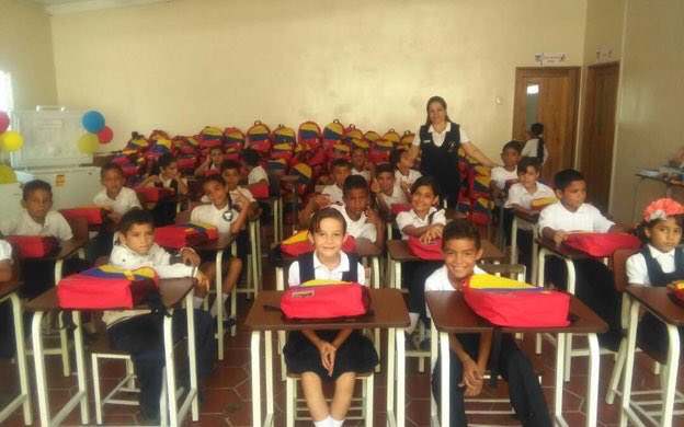 JauaMiranda's tweet image. VENEZUELA VANGUARDIA EDUCATIVA bit.ly/2zdAh0D El saber y el hacer son las principales herramientas para forjar una sociedad humana!
