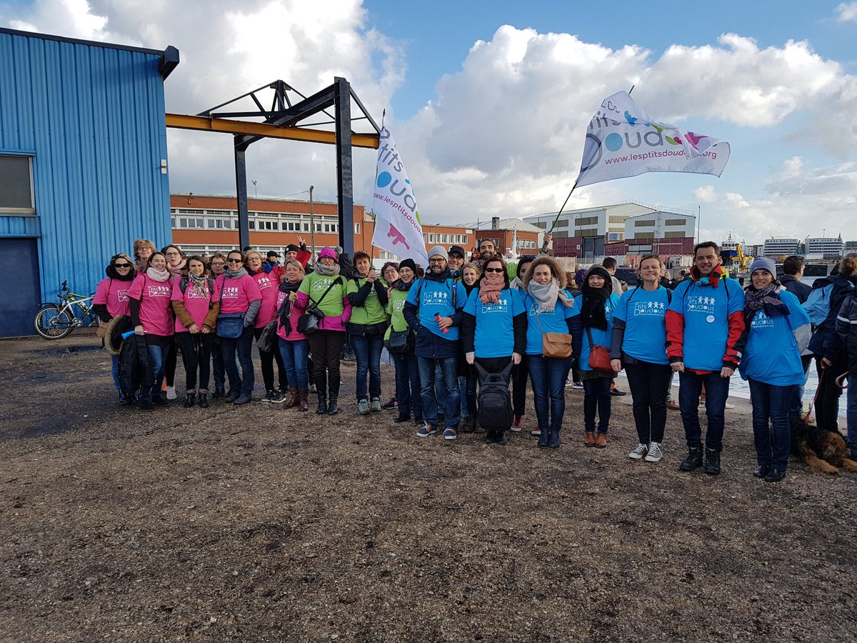 PDoudous's tweet photo. Grosse #Ambiance au passage de l'écluse, ce matin, @ArmelTripon et #Vincentbarnaud avec @TeamREAUTECHOCO et les 36 autres bateaux @TransatJV_fr @LH_LeHavre 
@KmForChange #MNforchange  @Moulin_Roty https://t.co/dqM1TyKSRO