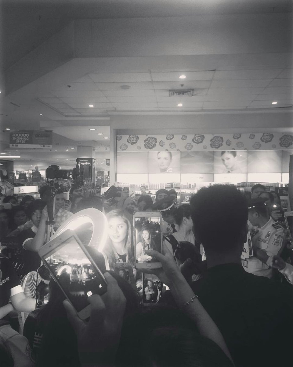 donggeez's tweet photo. Loisa @ SM Bicutan
©
LOISA EverBilenaMalltour https://t.co/H7pXUoR3il