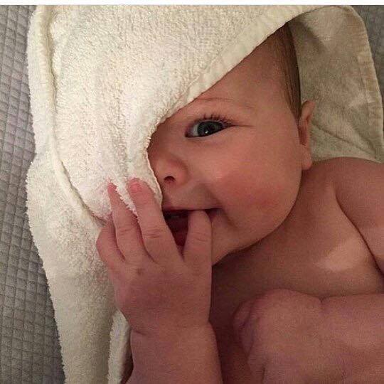 HEALTHYBABlES's tweet image. peekaboo 🙈