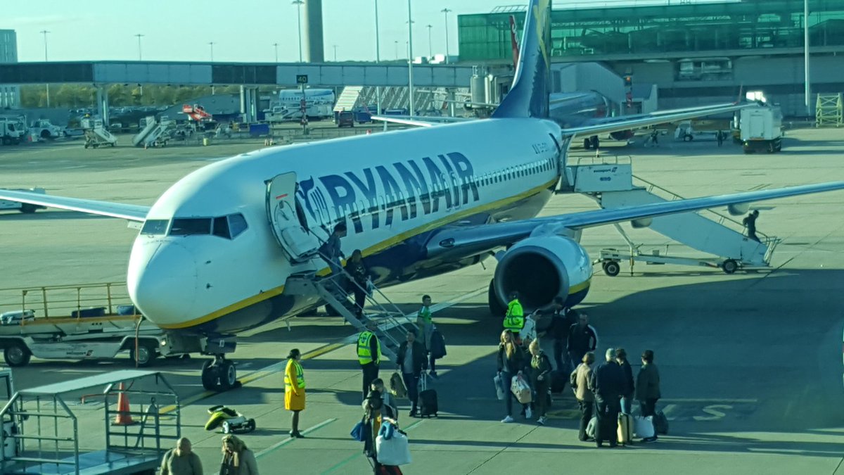 buzman007's tweet photo. #Comeflywithme Fabulous ! 430am start now leaving on a jet plane &amp; I don't know when I'll be back again, my bags are packed and ready 2 go! https://t.co/BZlv0UoFMd