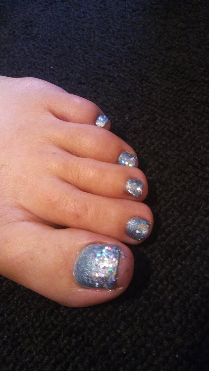 KatyLambson's tweet photo. #GlitterToes #Shellac #GlacialMist #HolographicSilverGlitterFade #CNDCertified #CNDPro #SugarNSpiceServices #NailSalon #OnlyTheBest https://t.co/uj4lHM94hP