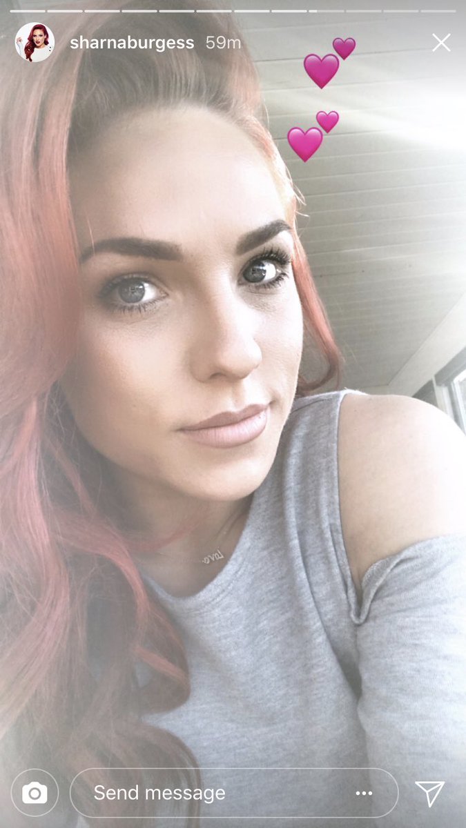 AulTvaul25's tweet photo. How is it possible for one human @SharnaBurgess to look so π₯π₯π₯π₯π₯π₯π₯π₯ππππππππ #goals #sharnared #thatgoodlight #weardidyougetyourshirt https://t.co/N9QF8u6Y9k