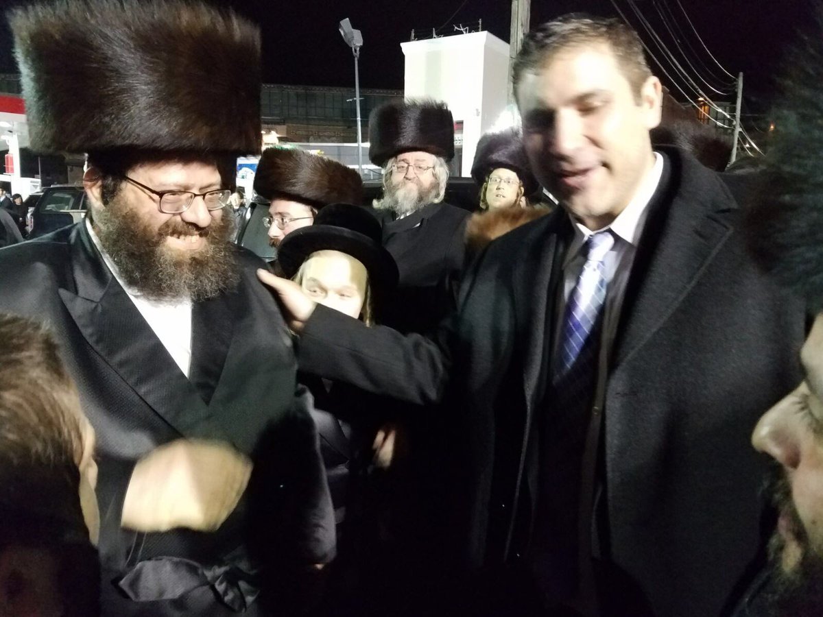 TeamHikind's tweet photo. .@YoniHikind at the Viznitz Begleiten. https://t.co/JmL36fN4B9