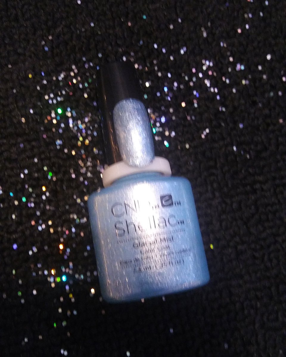 KatyLambson's tweet photo. #GlitterToes #Shellac #GlacialMist #HolographicSilverGlitterFade #CNDCertified #CNDPro #SugarNSpiceServices #NailSalon. #OnlyTheBest https://t.co/6kL7KB80VN