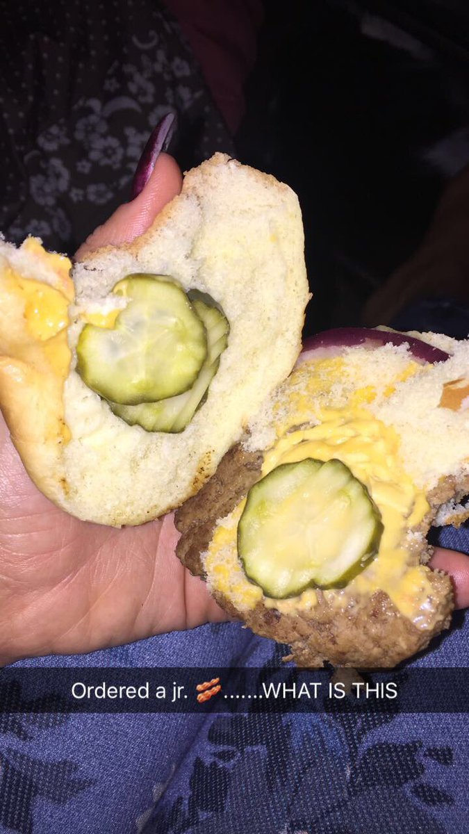 Princesss_Randa's tweet photo. @Wendys WHAT IS THIS #onlyincanton I ordered a jr π₯π https://t.co/rfhjHsO4tp