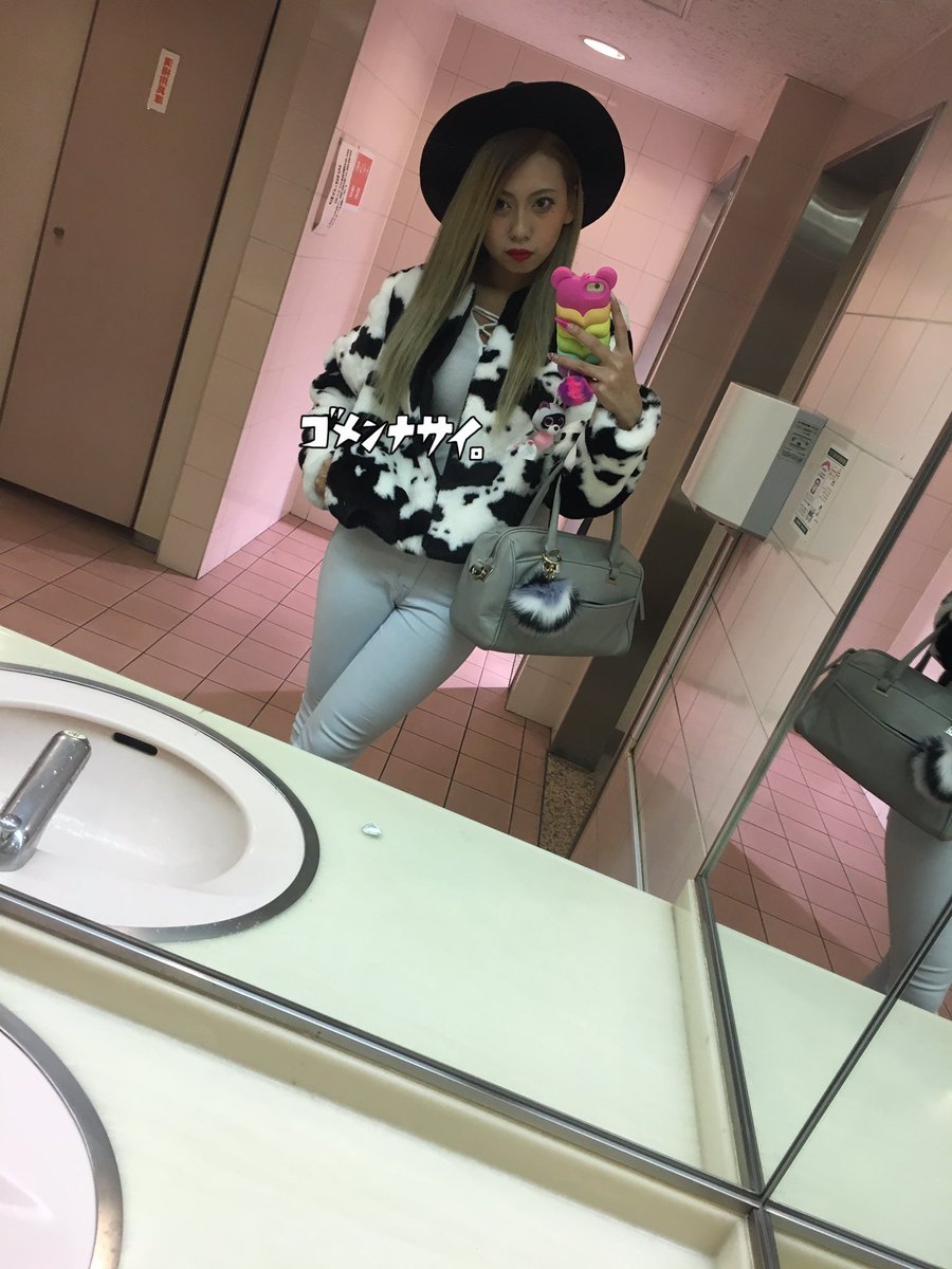 Venus_Rinyo's tweet photo. 食べ物食べてる時が一番幸せって思ってる最近。だからデブなんだよ。

来月は大好きなクリスマスなのに、お店とかでクリスマス感出てると、キュンキュンするけど、そーえば彼氏いないんだったと辛くなる😂

そして私は生きてて1度もクリスマスに彼氏がいたことが無い。今年も❤わーい https://t.co/NiNiqyVgsM