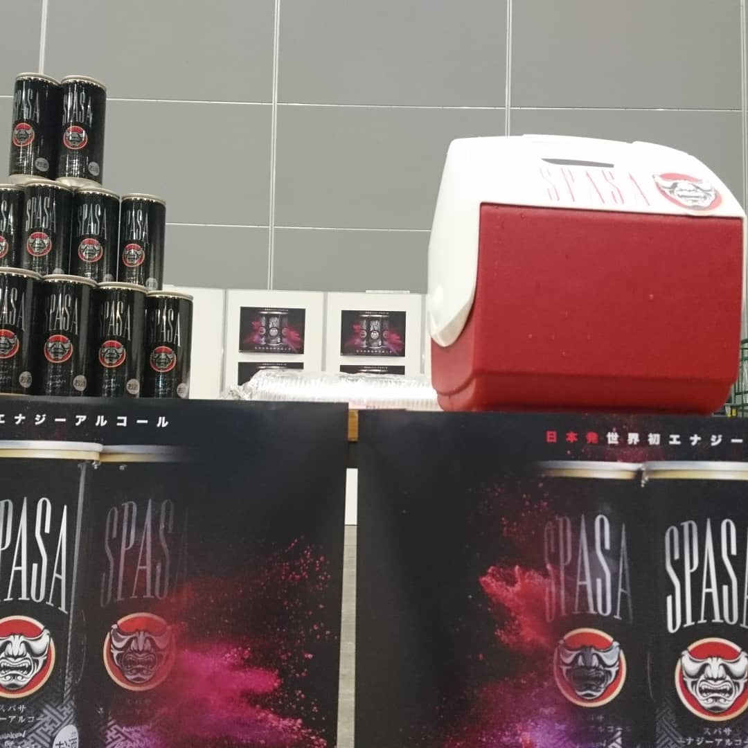 tokusatudiorama's tweet photo. 昨日に続き、#スパサ のイメージガールのお仕事で幕張メッセ。
今日は一般解放デーなのでダーツのお好きな方は是非!✨
ちなみに、このツイートをRTした人から抽選で1名に#エナジーアルコール #SPACA の5本セットプレゼントだそうです!(※マジ情報)
奮って挑戦してみてね~! https://t.co/W76FkmWFL8