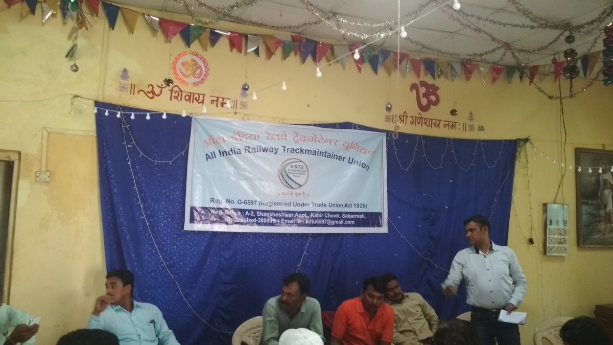 AIRTU6597's tweet photo. all india railway trackmaintainer union 
First formal mitting at surat https://t.co/vPnqfMCroE