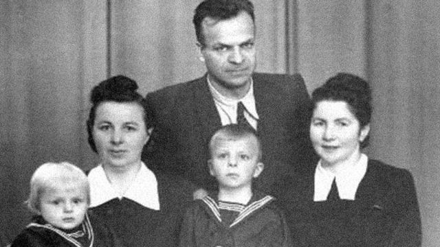 U_kropka's tweet photo. 5.11.1968 na protest proti okupaci ČSR se upálil 
Vasyl Makuch.

Palachův předchůdce hořel a křičel: Pryč s okupanty
https://t.co/ChZvlVdbmf https://t.co/aqOKwTeNmR