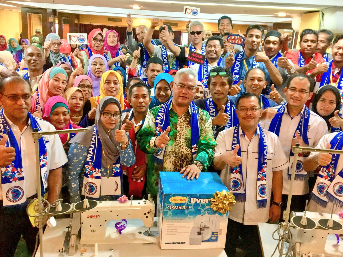 TSNO_Online's tweet photo. 135 peserta AZAM BANDAR negeri Selangor tamat kursus fasa 4. 60% telah berjaya tingkat pendapatan hampir RM5ribu sebulan. @mynohomar https://t.co/Bz2LeHS6Cn