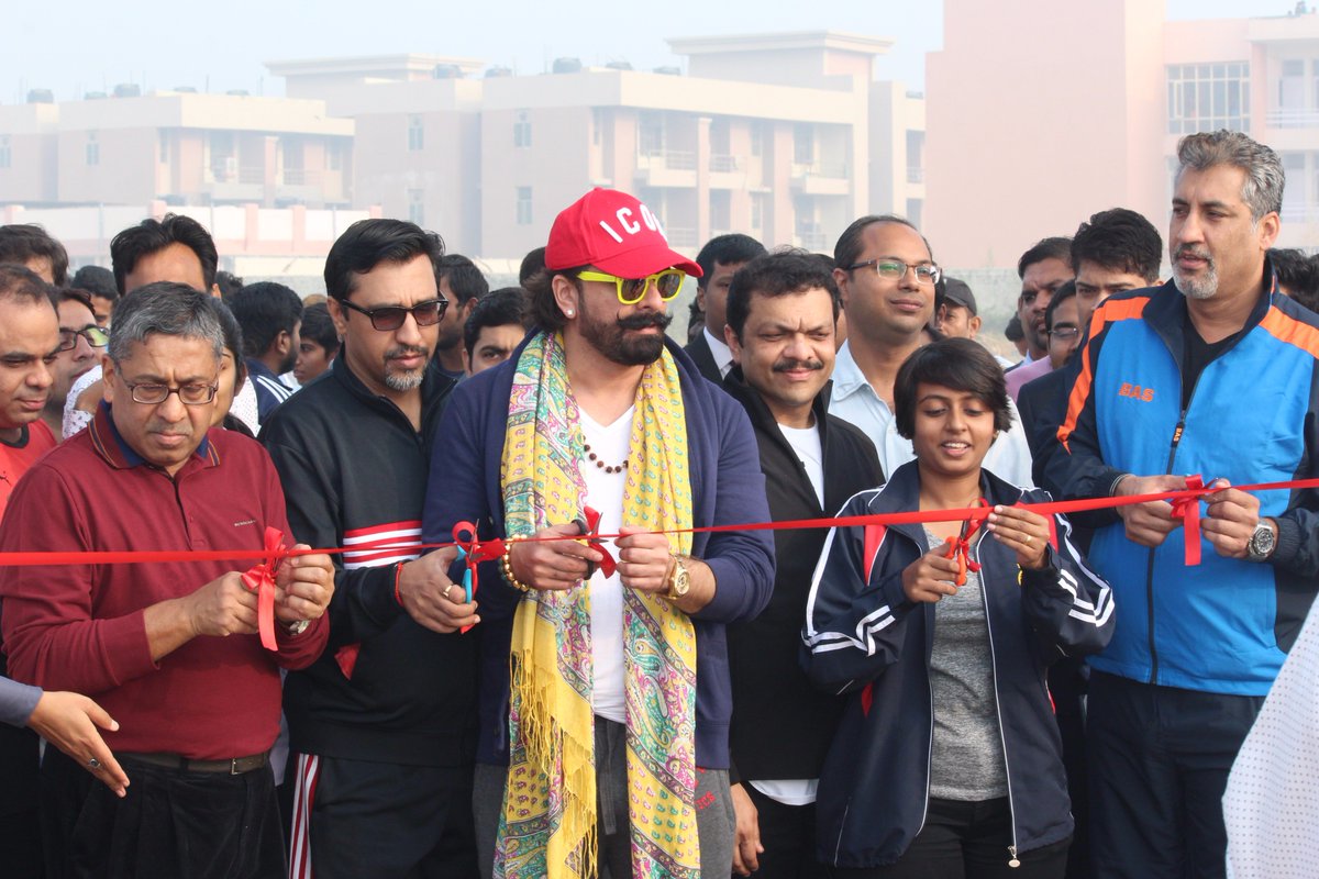IIMR_Marathon's tweet photo. Guests Mr. @iamjasarora, Mr. @neerajkansalcus, Ms. D. Patel, Mr. @cricketguru and Director Prof. @ProfDheerajIIMA  inaugurate @IIMR_Marathon https://t.co/3YdVs4PZdz