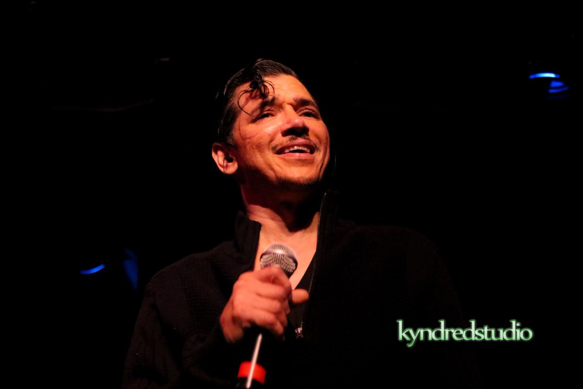 EL100percent's tweet photo. @ElDeBarge @yoshis_OAK 10.27.17 1st day, 1st show! #InTheZone #LovesToPerform #ElDeBarge 🎤🎼 https://t.co/uKZKeCAY5A