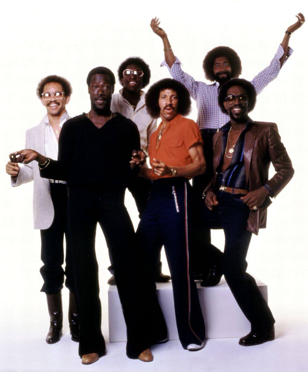LionelRichie's tweet photo. Happy Sunday! 🕺 https://t.co/ksTxckOdMA