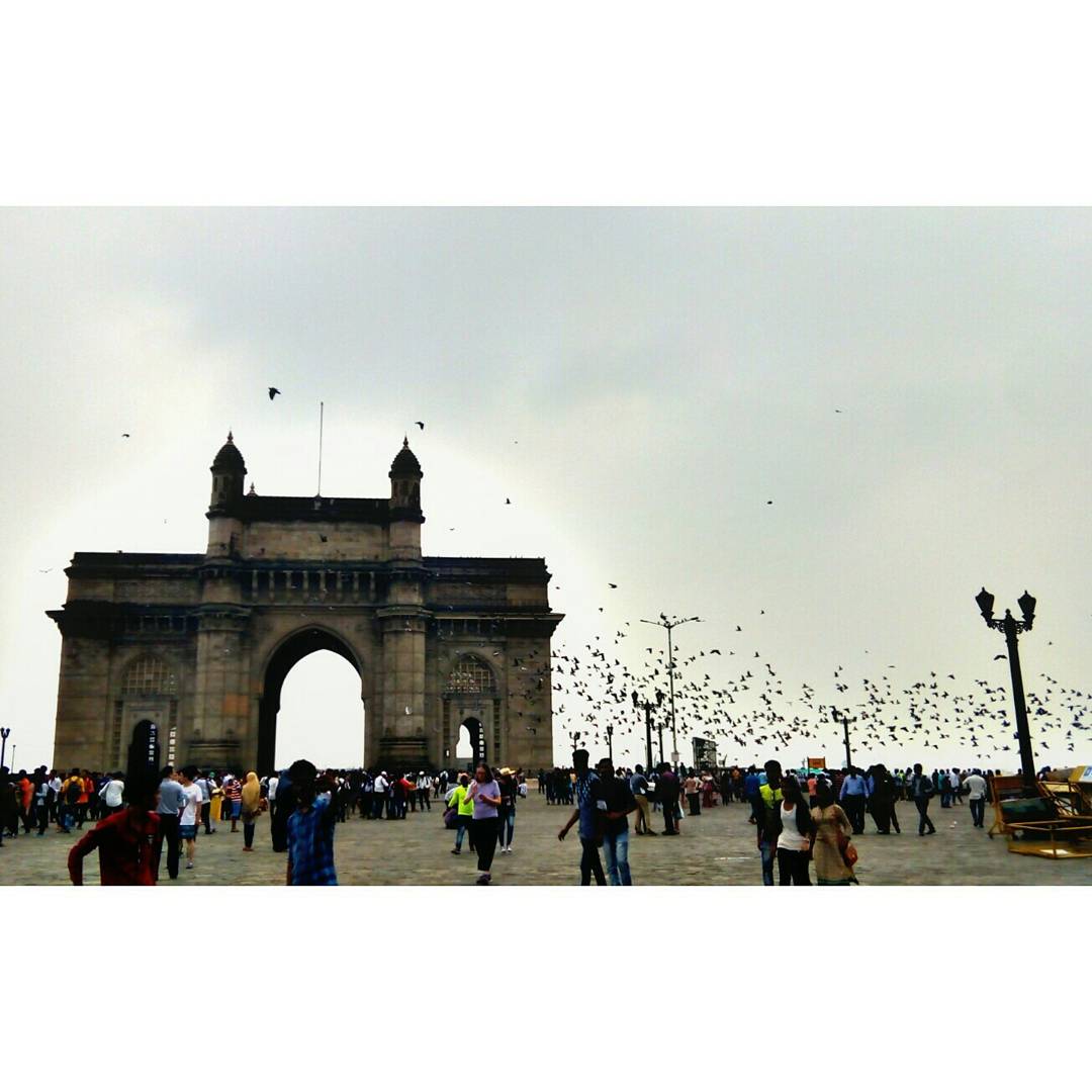 ruparna_dhar's tweet photo. "yes I agree life is messed up bt don't wry! trst me hawayein will take u to the place u really deserve😘" said a broken hrt 2 anther https://t.co/IZyGnPtK0G