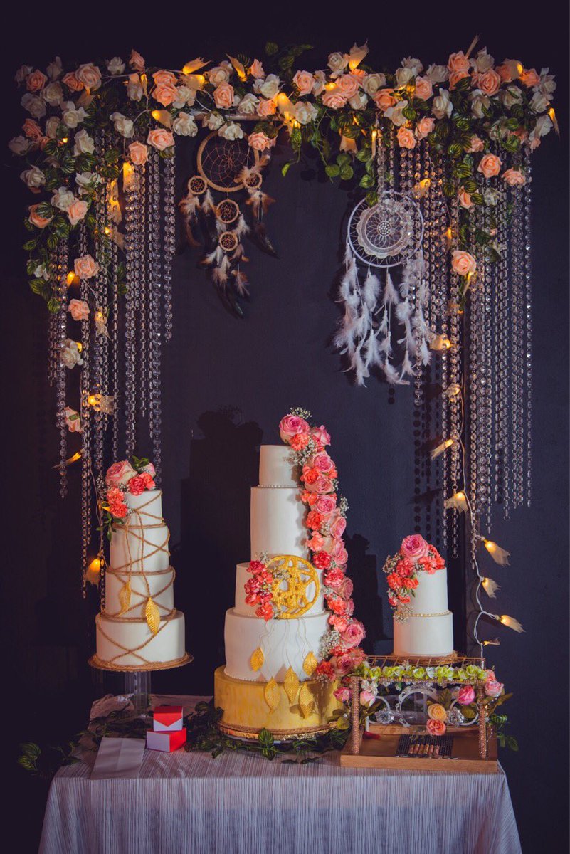 EfesCakes's tweet photo. Wedding seasons here! 😄💕 #ediblelove https://t.co/jEDMZOcORZ