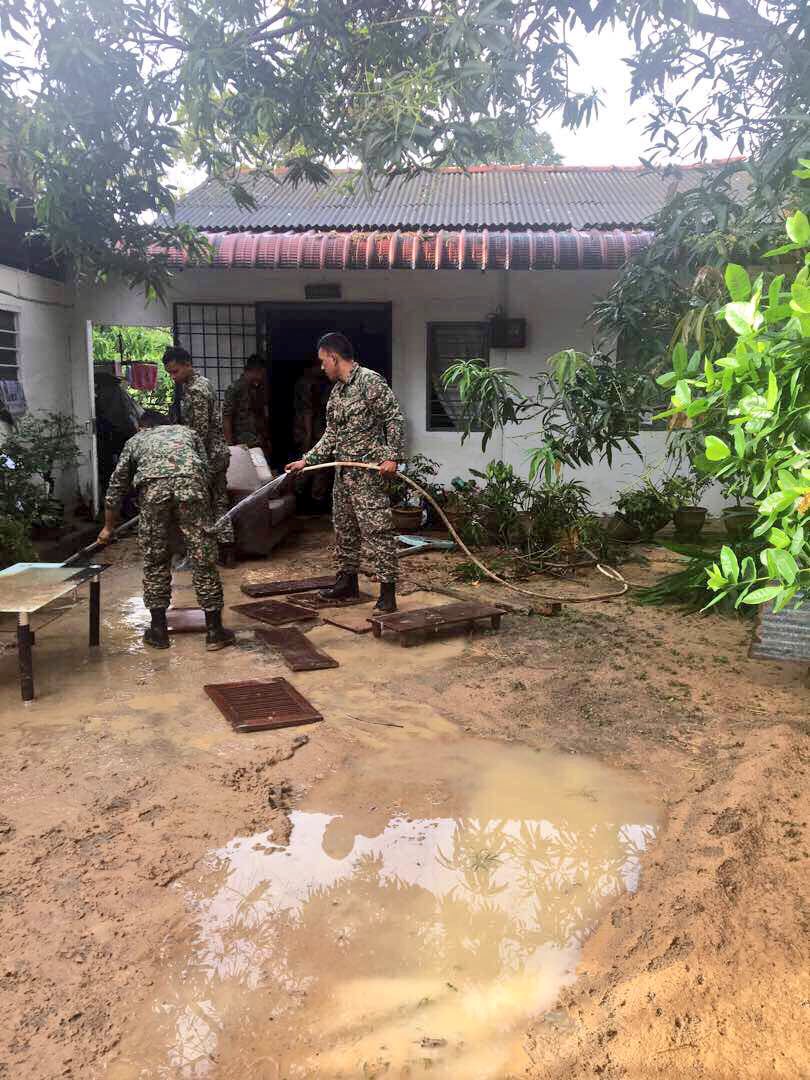 Rosnah_ARS's tweet photo. Mari sama2 mendoakn agar musibah yg melanda P Pinang segera pulih &amp; bantuan serta kerja2 pmbersihan berjln lancar
#BNPrihatin
#BNUntukRakyat https://t.co/ksrf10Ljfu