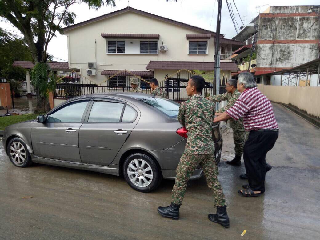 Rosnah_ARS's tweet photo. Mari sama2 mendoakn agar musibah yg melanda P Pinang segera pulih &amp; bantuan serta kerja2 pmbersihan berjln lancar
#BNPrihatin
#BNUntukRakyat https://t.co/ksrf10Ljfu