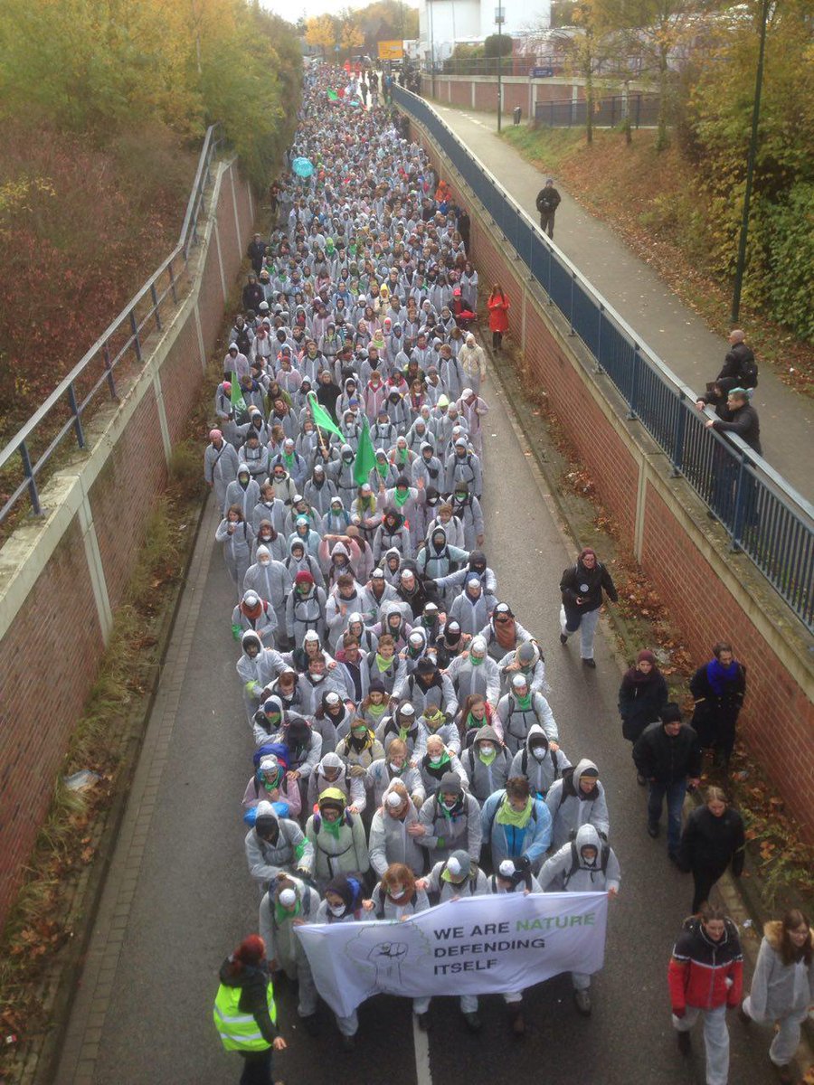 Ende__Gelaende's tweet photo. 10:32 Demonstration for climate justice continues, no end in sight! #endegelaende #EndCoal https://t.co/lFuzJ2CVig
